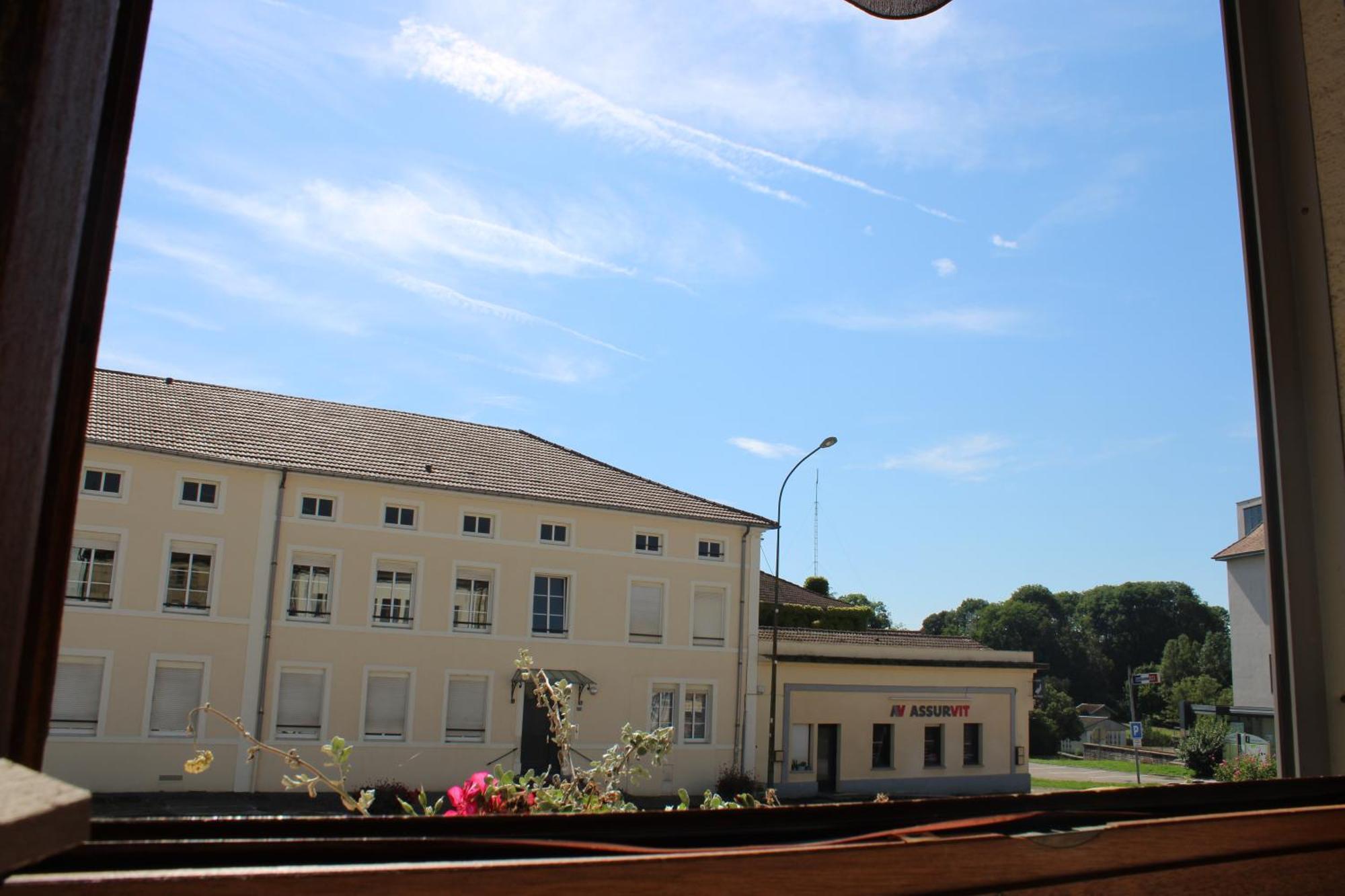 Hotel Le Commerce Dompaire Exterior foto